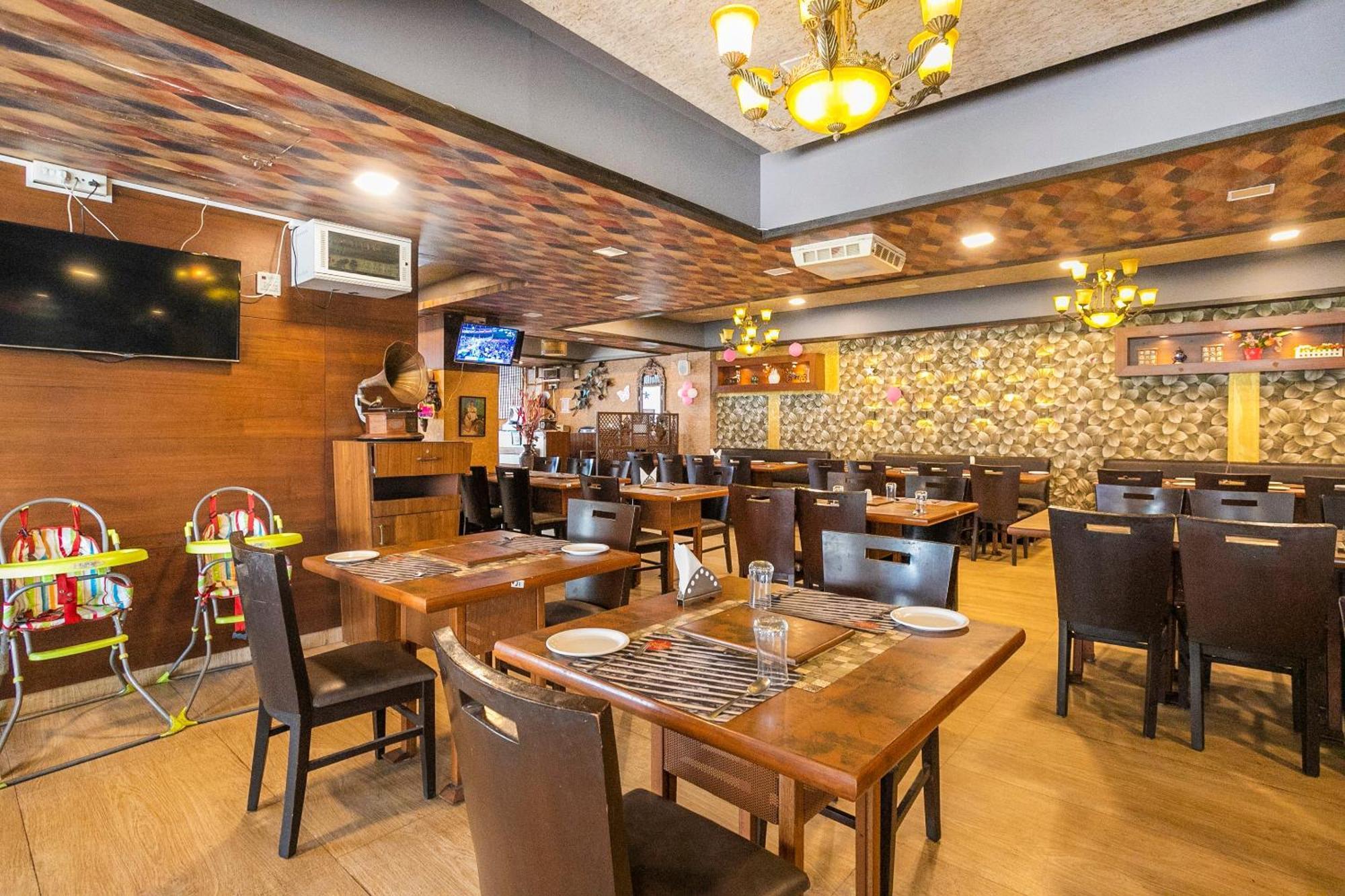 Super Collection O Indian Suites Near Sitara Restaurant Бангалор Экстерьер фото