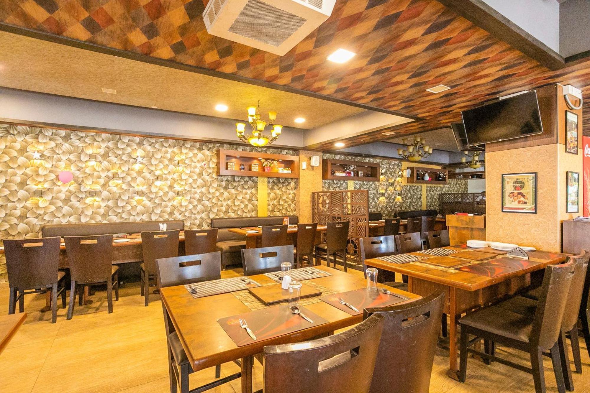 Super Collection O Indian Suites Near Sitara Restaurant Бангалор Экстерьер фото