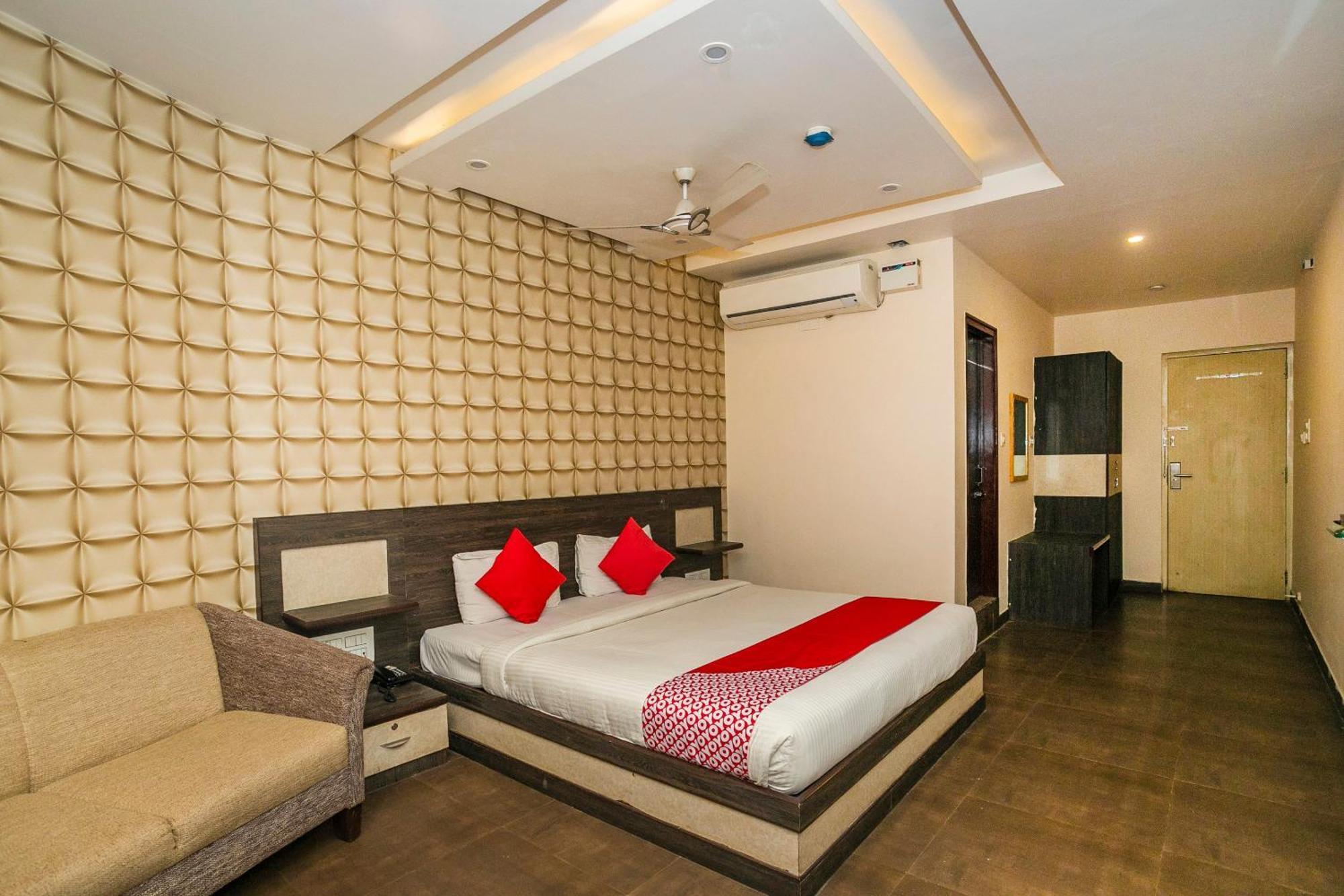 Super Collection O Indian Suites Near Sitara Restaurant Бангалор Экстерьер фото