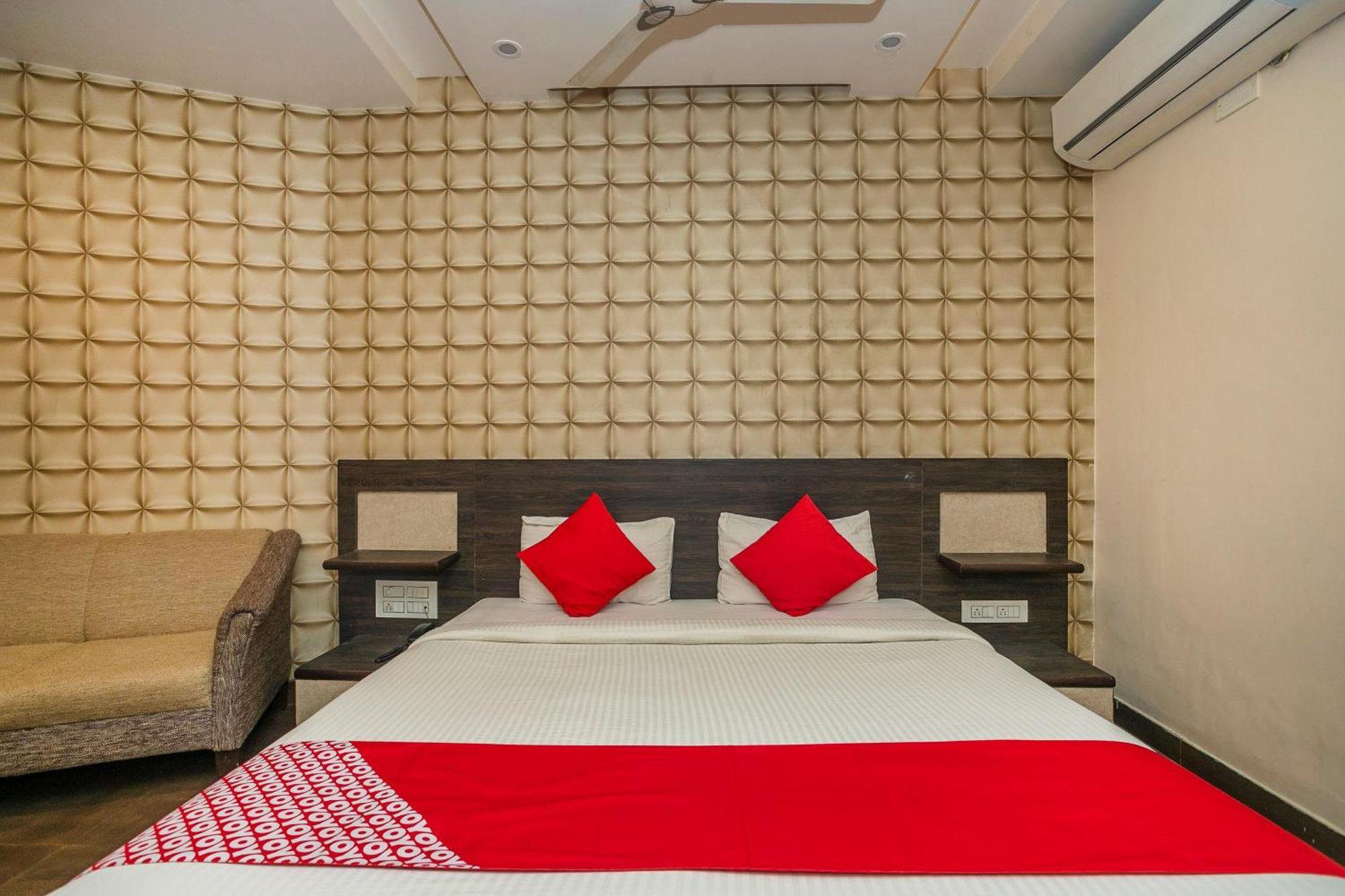 Super Collection O Indian Suites Near Sitara Restaurant Бангалор Экстерьер фото