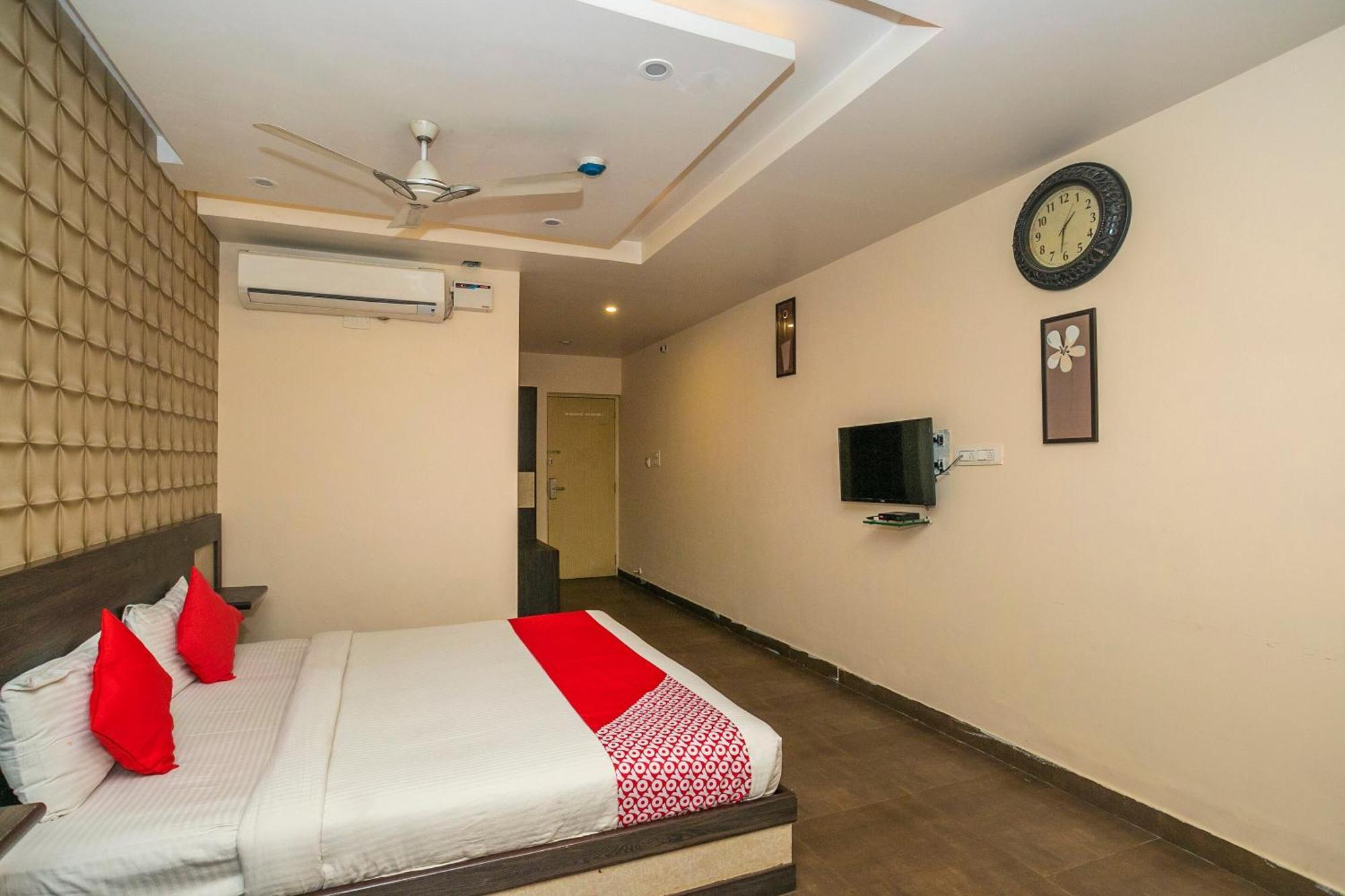 Super Collection O Indian Suites Near Sitara Restaurant Бангалор Экстерьер фото