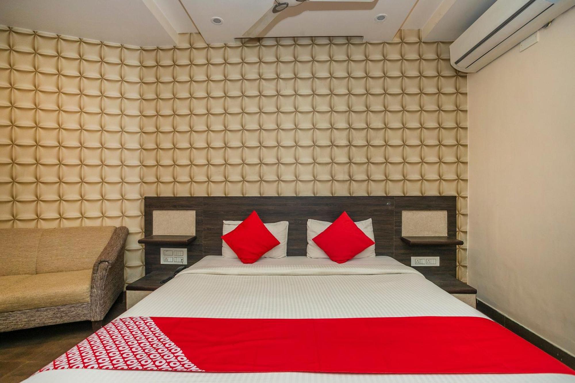 Super Collection O Indian Suites Near Sitara Restaurant Бангалор Экстерьер фото