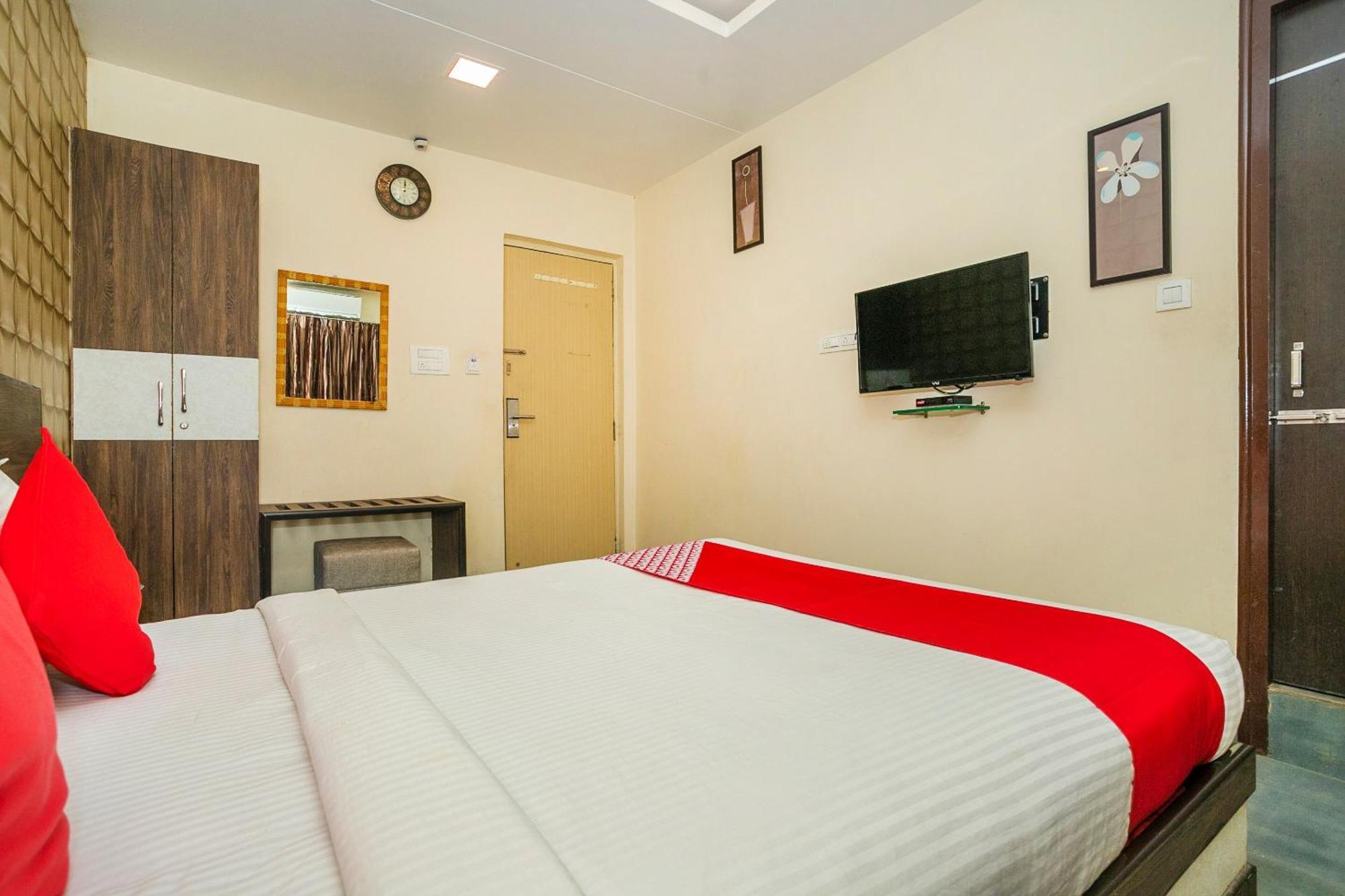 Super Collection O Indian Suites Near Sitara Restaurant Бангалор Экстерьер фото